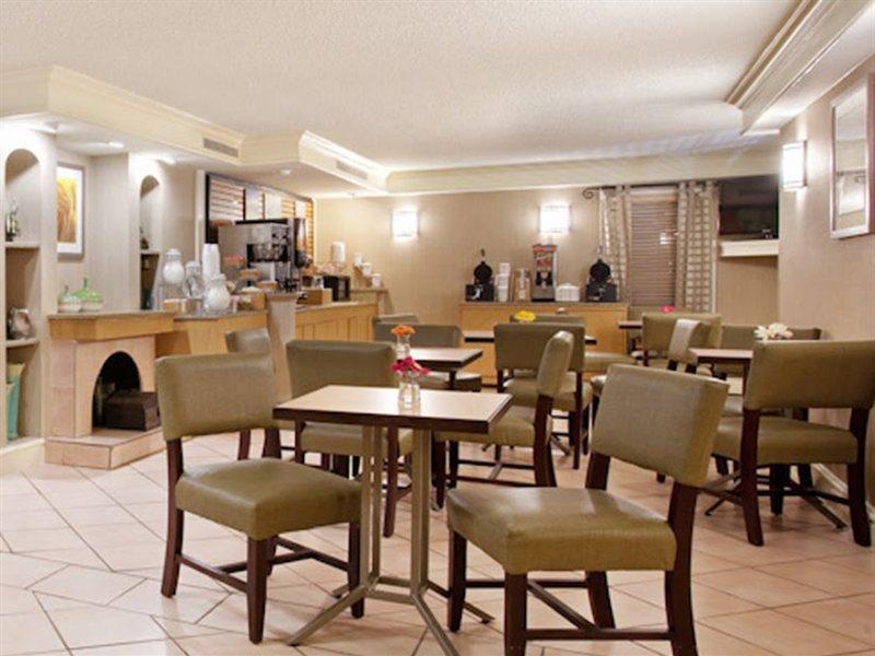 La Quinta Inn By Wyndham Denver Central 레스토랑 사진